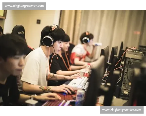 电竞选手高强度训练曝光，台上一分钟，台下十年功，令人敬佩！